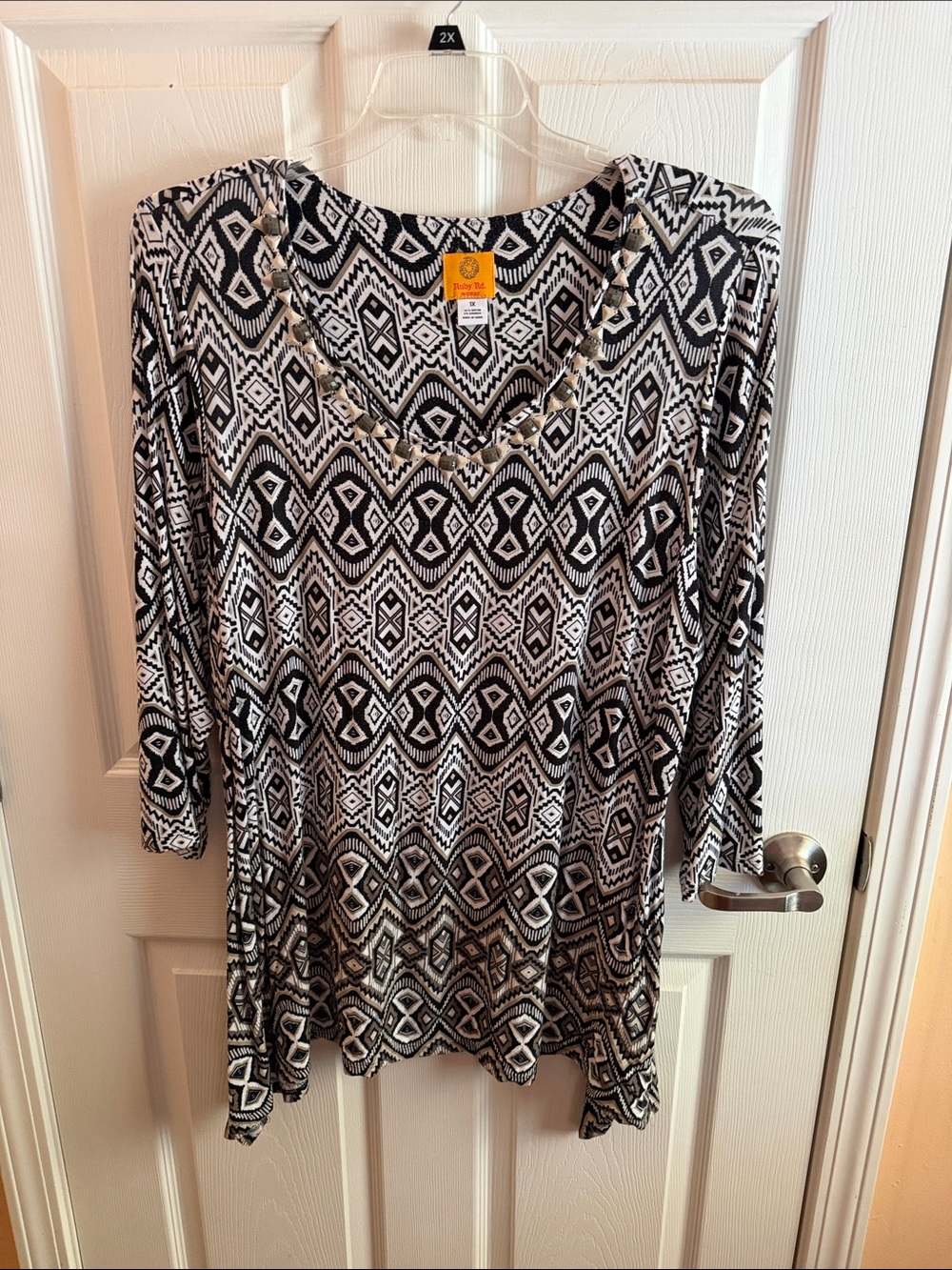 Ruby Rd. Black and White Geometric Long Sleeve Tunic